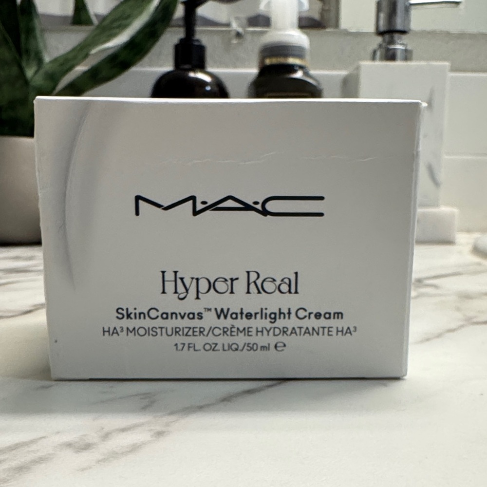 NWT MAC Hyper Real Skincanvas™ Waterlight Cream HA3 Moisturizer 1.7oz/50ml - Picture 2 of 5